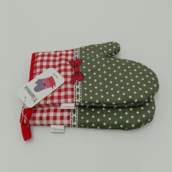 Yiamnea Oven mitts Red Gingham and Green Polka Dot Pattern with Decorative Bow