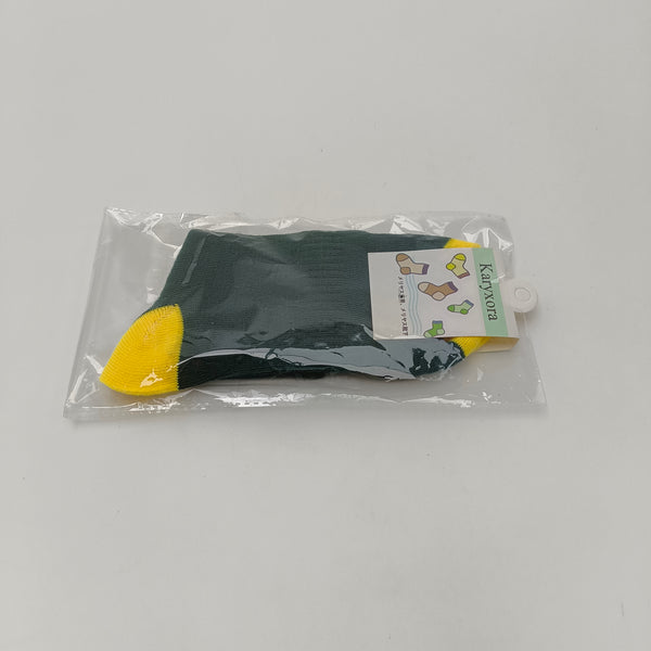 Karyxora メリヤス靴下 ユニセックスソックス、ダークグリーン色、ヒールとつま先にイエロー、カジュアルスタイル