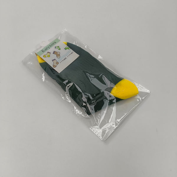 Karyxora メリヤス靴下 ユニセックスソックス、ダークグリーン色、ヒールとつま先にイエロー、カジュアルスタイル