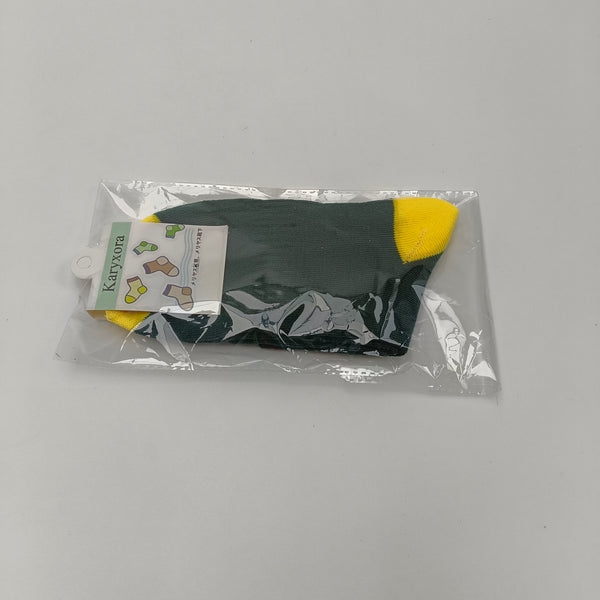 Karyxora メリヤス靴下 ユニセックスソックス、ダークグリーン色、ヒールとつま先にイエロー、カジュアルスタイル