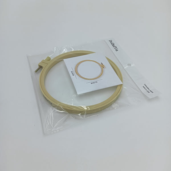 DoDoIYia Embroidery frames Exquisite Embroidery Hoop Frame, 16.5cm/6.5 inches, Beige